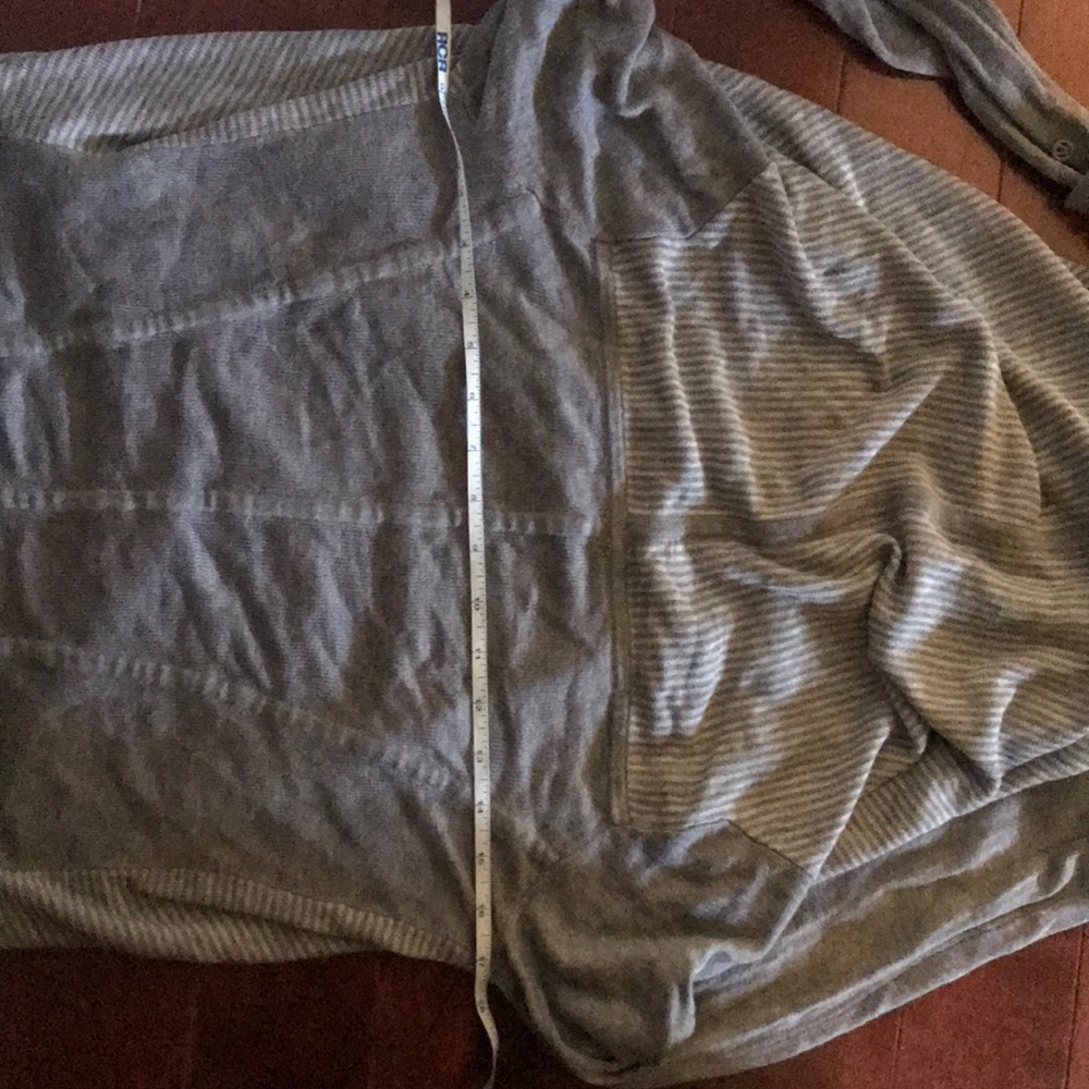 Iconic Sweater Wrap - Picture 9 of 9